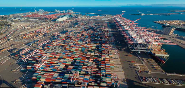 美国海运集装箱进口量暴跌